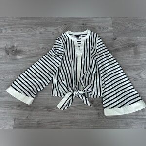 Halogen (Nordstrom) size XS unique satin feel blouse
